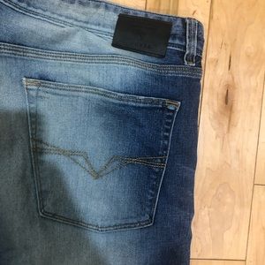 GUESS JEANS-Light washed,distressed denim